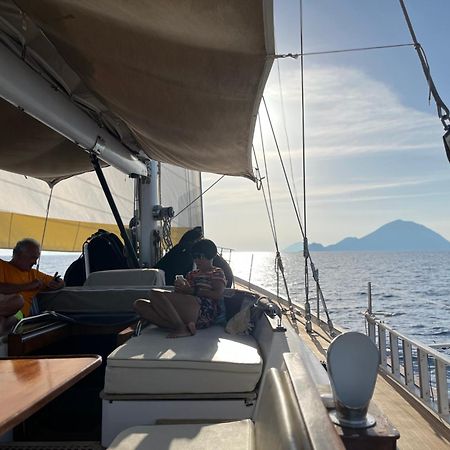 La serenata di Pietro Taranto Esterno foto