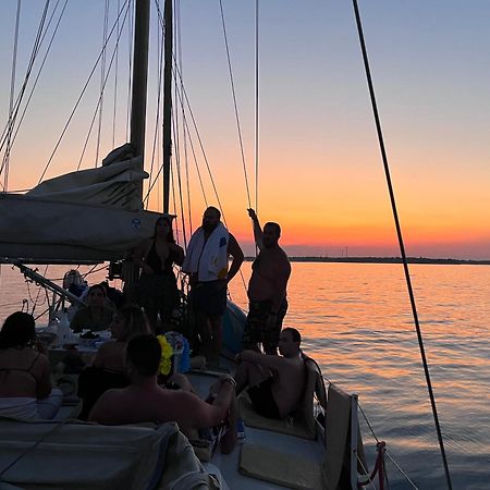 La serenata di Pietro Taranto Esterno foto