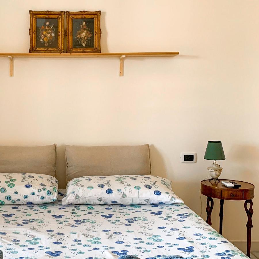 La serenata di Pietro Taranto Esterno foto