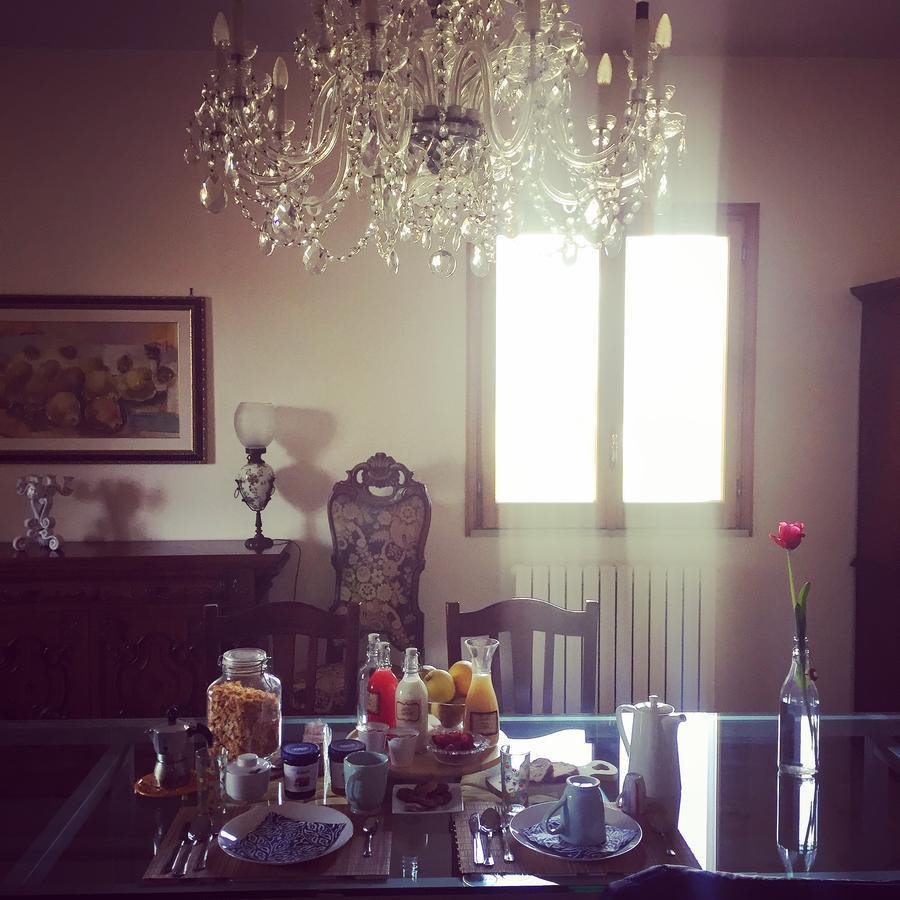La serenata di Pietro Taranto Esterno foto