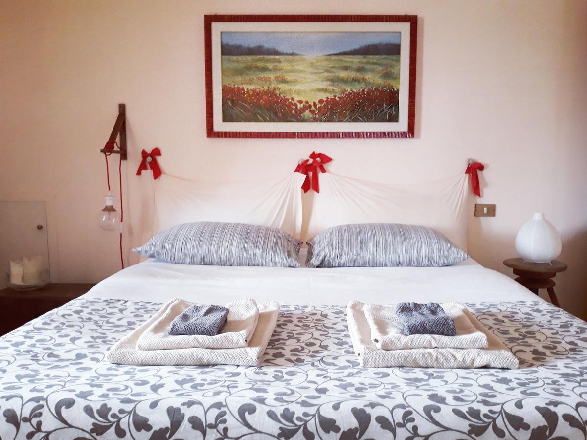 La serenata di Pietro Taranto Esterno foto